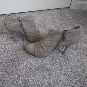 Heel short boots